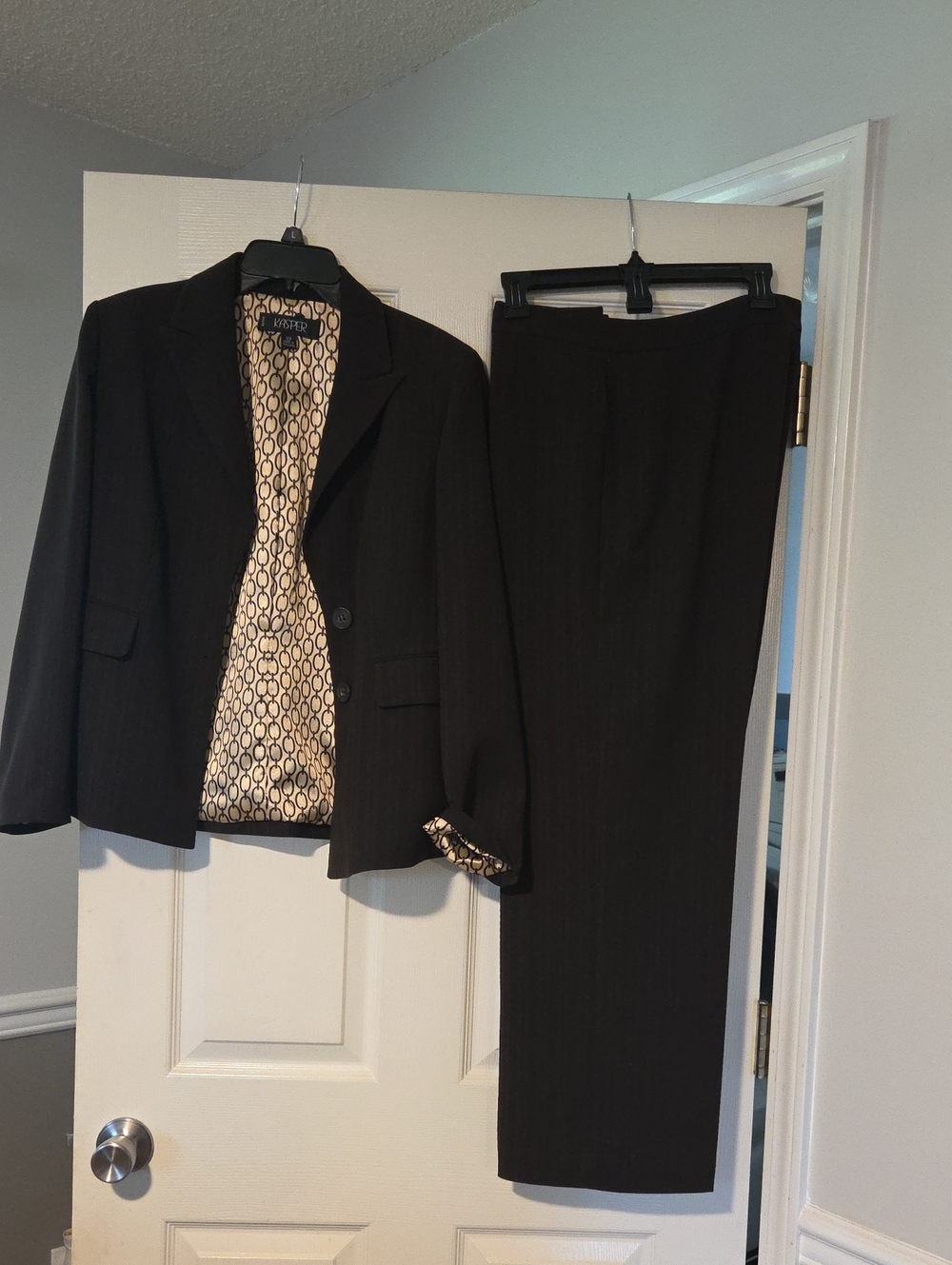 Kasper Black Women's Two-Piece Suit Jacket and Pants